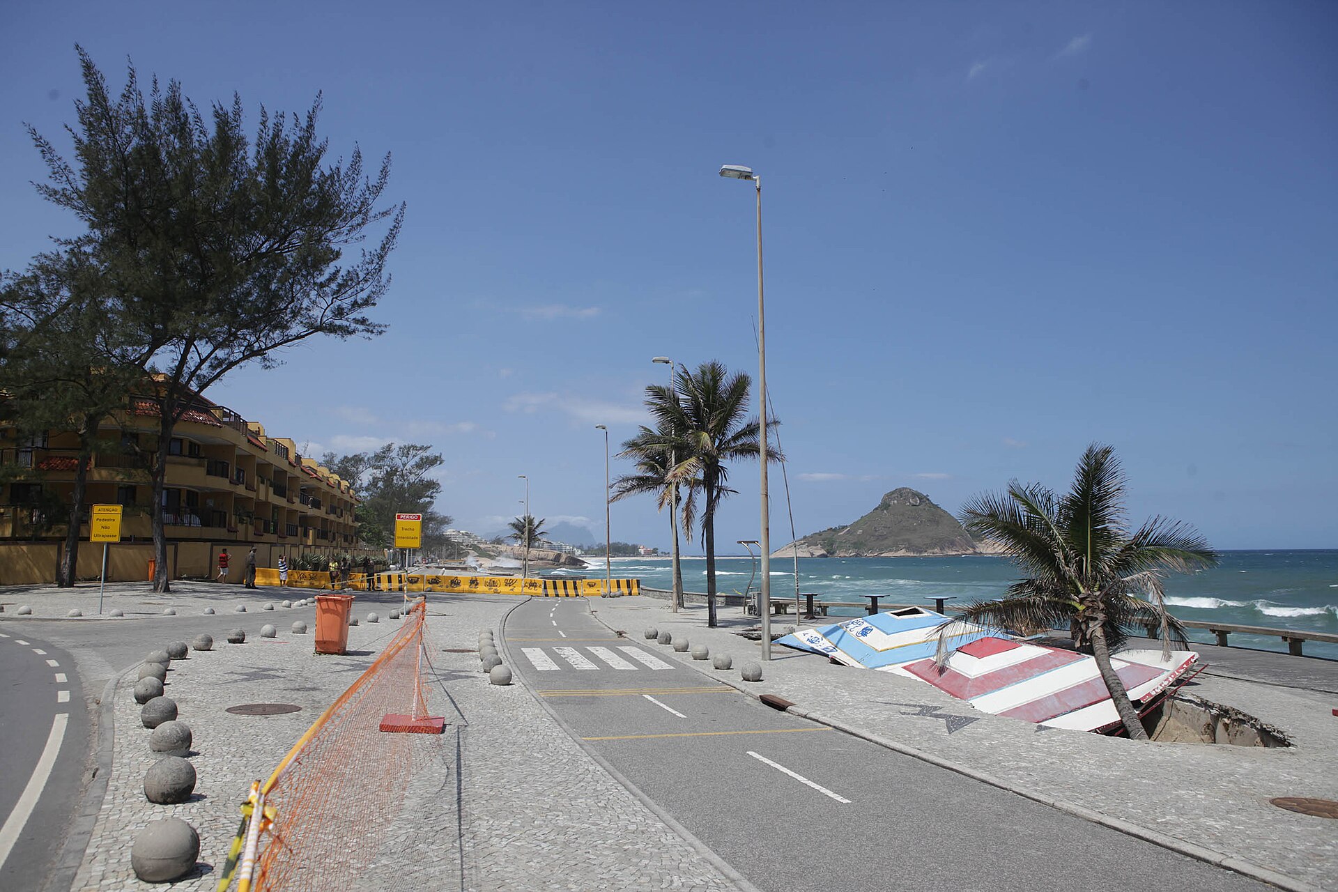 Surfistas na Praia da Macumba, Rio de Janeiro